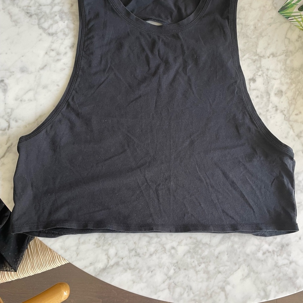 Black Sleeveless Lululemon Women's Workout Crop Tank Top